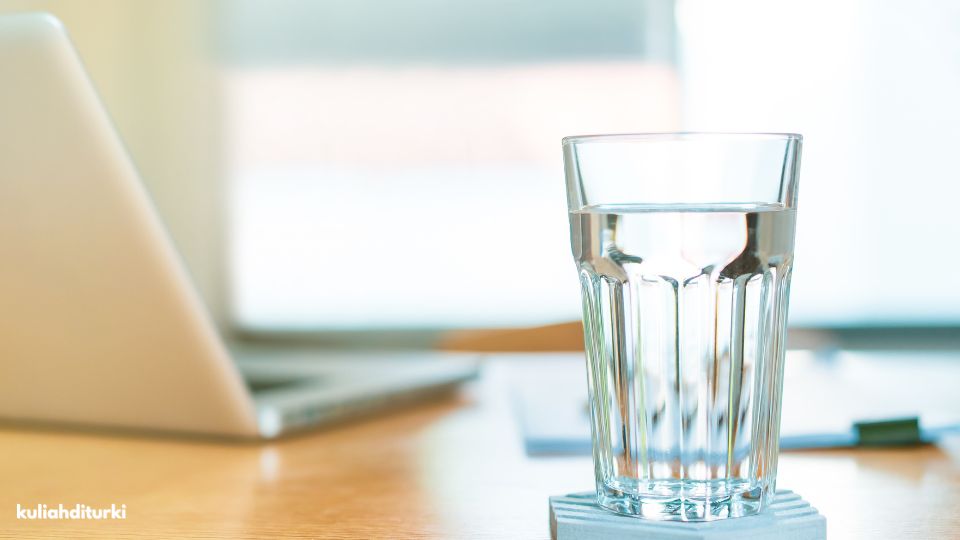 Minum Air Putih Sebelum Belajar untuk Menjaga Konsentrasi Fokus Belajar