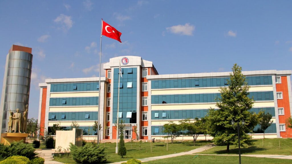 Biaya Kuliah di Çanakkale Onsekiz Mart University (COMU) 2025/2026